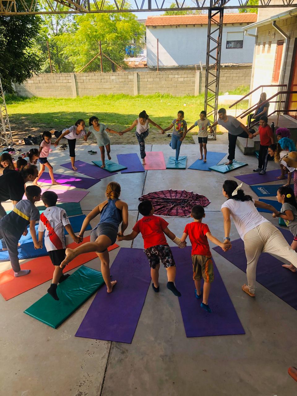 Yoga en la Escuela Program – Yoga Escuela